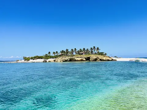 Tinalisayan Island in the Burias group, San Pascual