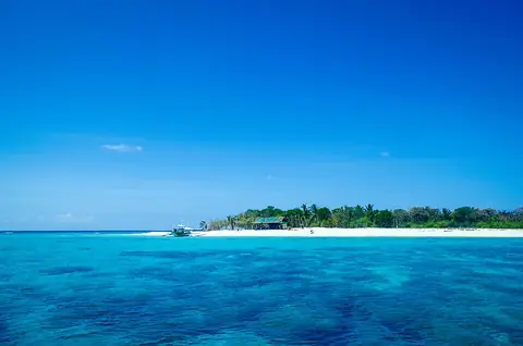 Clear shallow water over Apo Reef